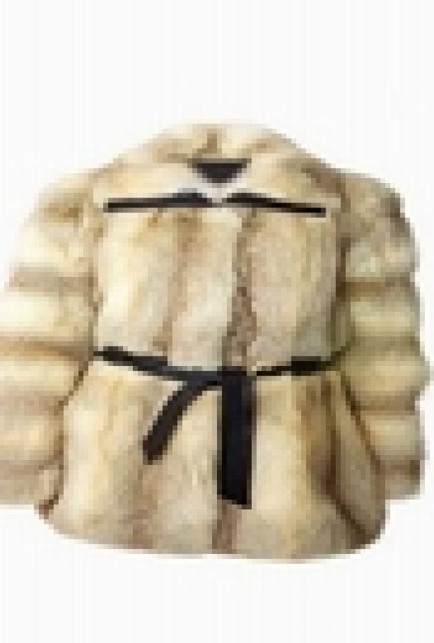 هدية اليوم من  بالانسياغا :  سترة من الفرو لإطلالة دافئة 