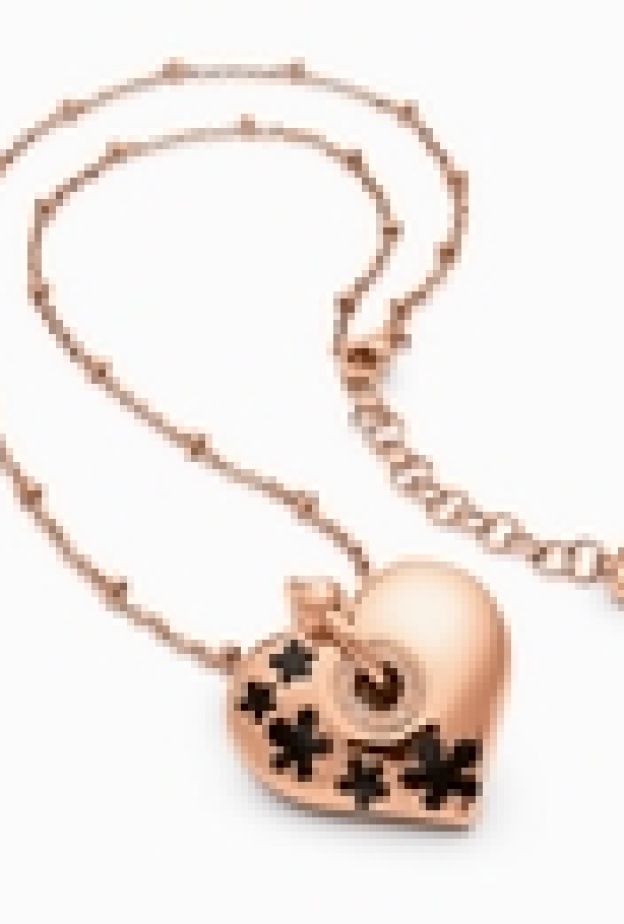 عيشي &quot;فالنتاين&quot; مع قلادة &quot;فولي فولي&quot; 