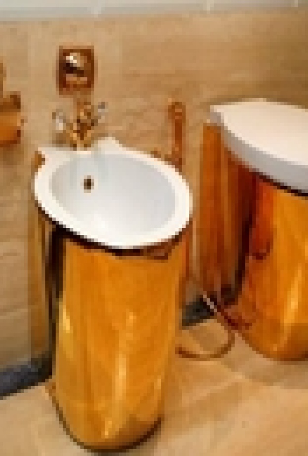 يخت بحمامات ذهبية قيمته 17 مليون دولار