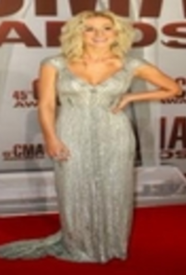 كيلي بيكلر تعترف بحياة عظيمة دون قطة