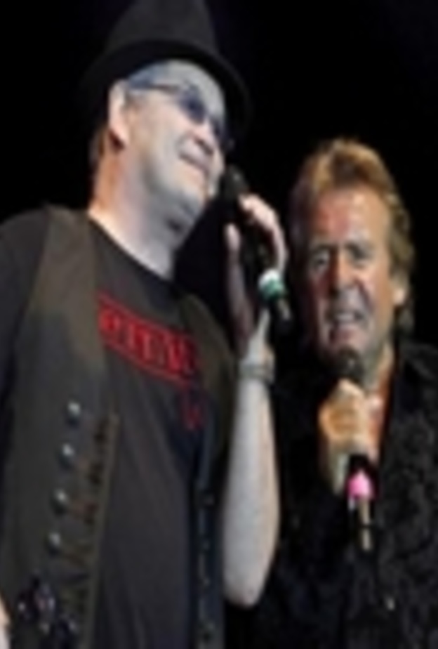 وفاة نجم  Monkees  ديفي جونز بأزمة قلبية