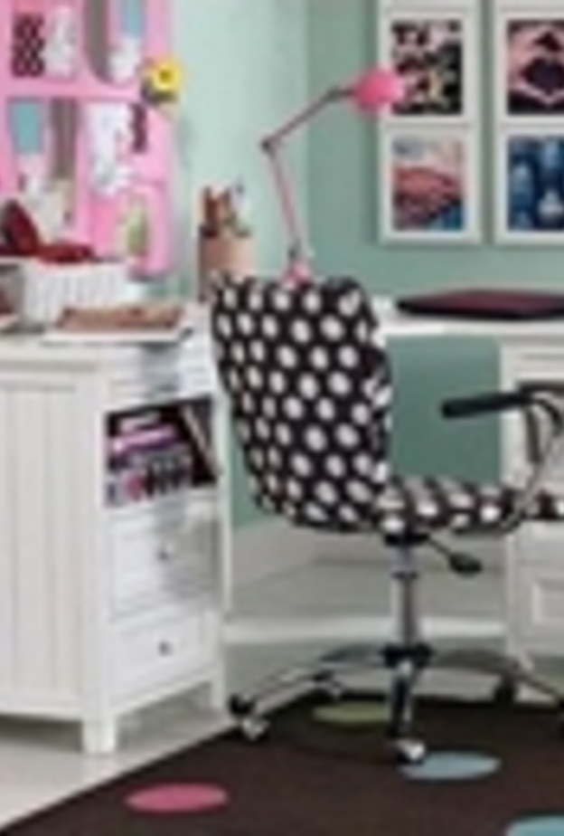 لجعل مكتبك محبب أكثر و أكثر أناقة، لما لا تستعملي بعض الإكسسوار؟ 