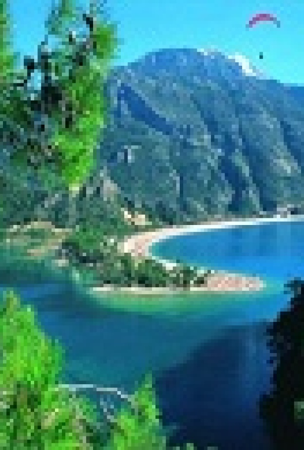 زحمة سواح على الساحل التركوازي التركي 