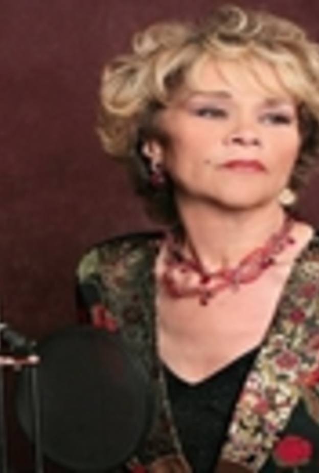 المغنية الأمريكية إيتا جيمس تعاني من وعكة صحية شديدة