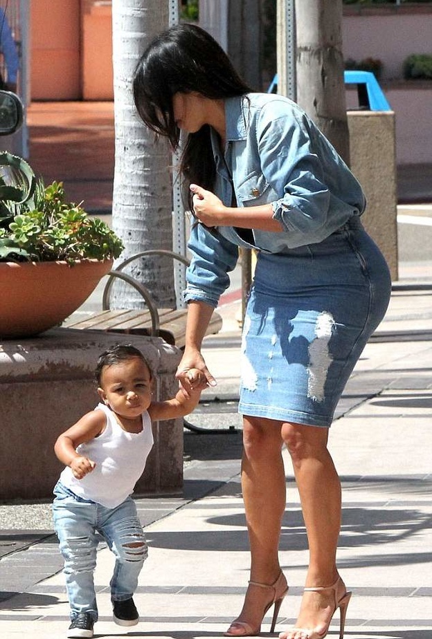 أناقة نورث ويست على خطى كيم وكريس