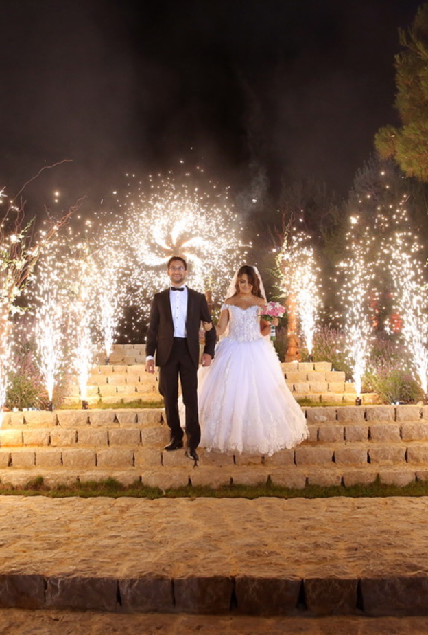 الألعاب النارية في حفلات الزفاف.. تسلية مميّزة