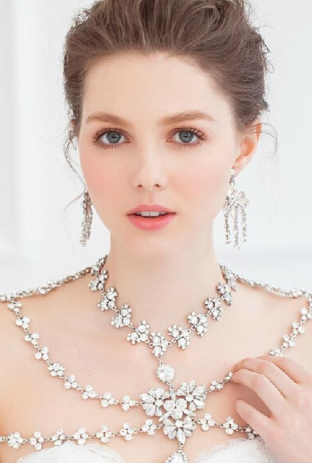 "قلادات الكتف" لفخامة ملوكية مطلقة..