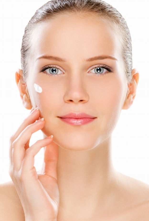 خدع لاخفاء تجاعيد العين بـ10 دقائق