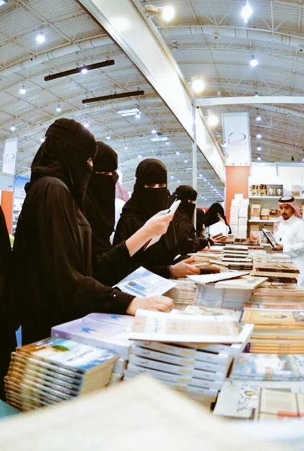 السعوديات يشاركن في معرض الرياض للكتاب