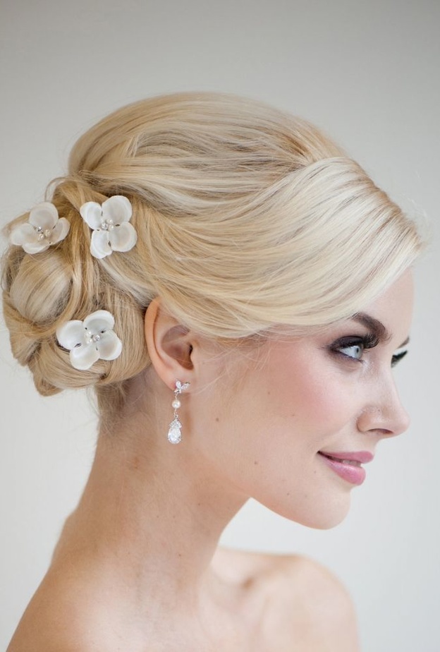 التناسق بين تصفيفات شعر وصيفات الشرف هو العنصر الاه