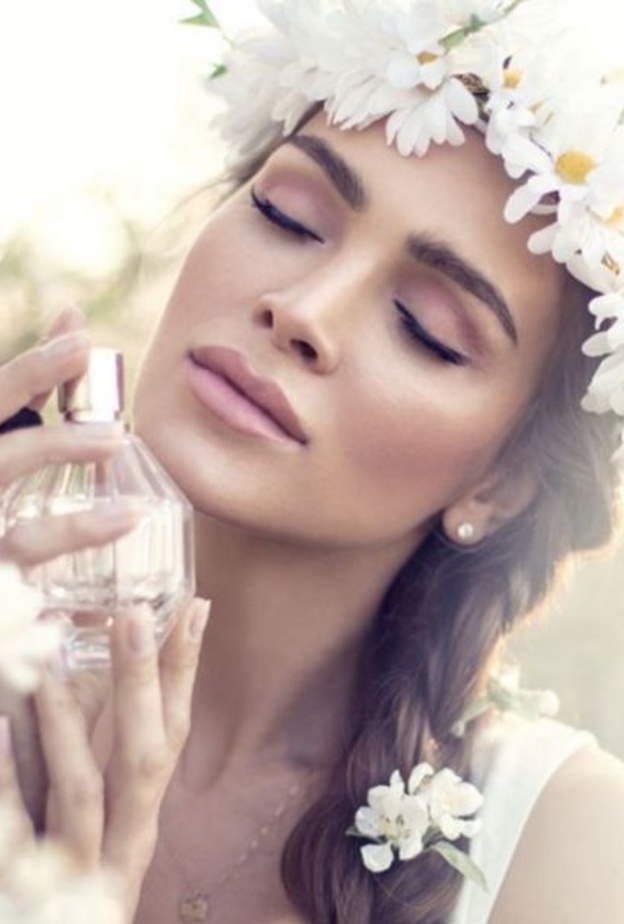 اهداء العطر للعروس عشية الزفاف سيسعدها