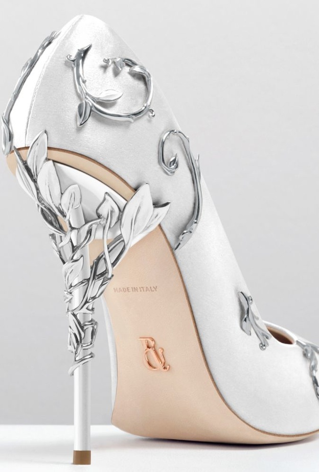 حذاء من رالف أند روسو Ralph & Russo من الساتان الأبيض 