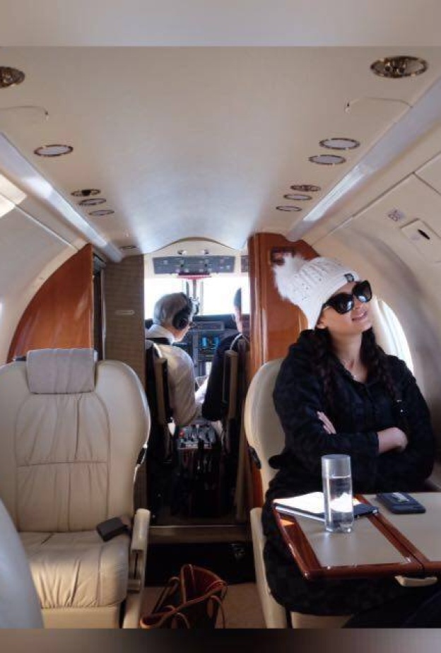 إلى أين تتجه علا الفارس في الطائرة الخاصة ؟ 