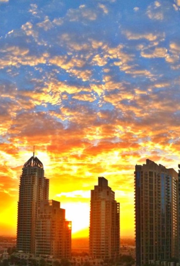 طقس الإمارات اليوم صحو إلى غائم جزئيا ..