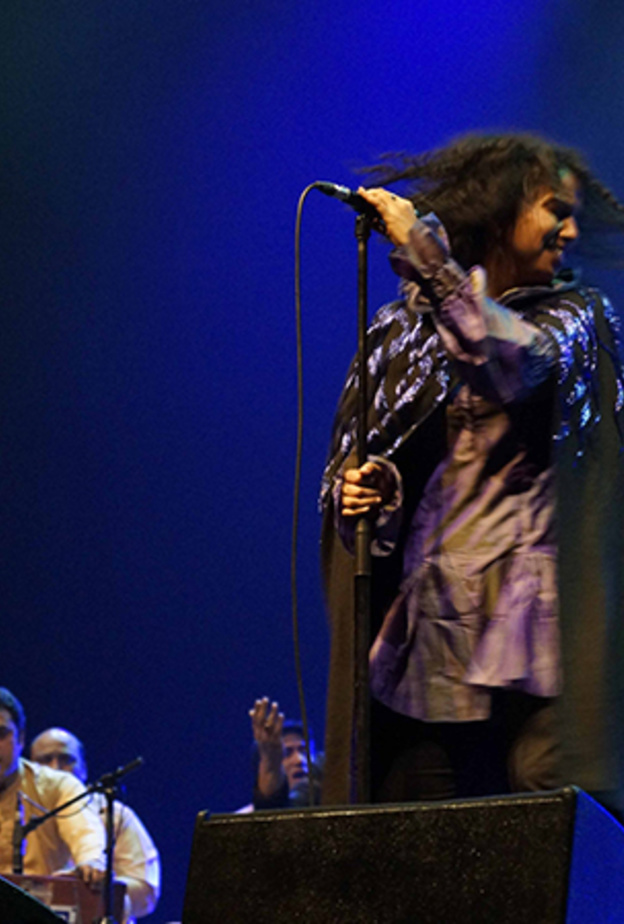 العرض الفني العالمي الأول "كوين بيتوين" .. في ساحة العروض الشرقية في أبوظبي