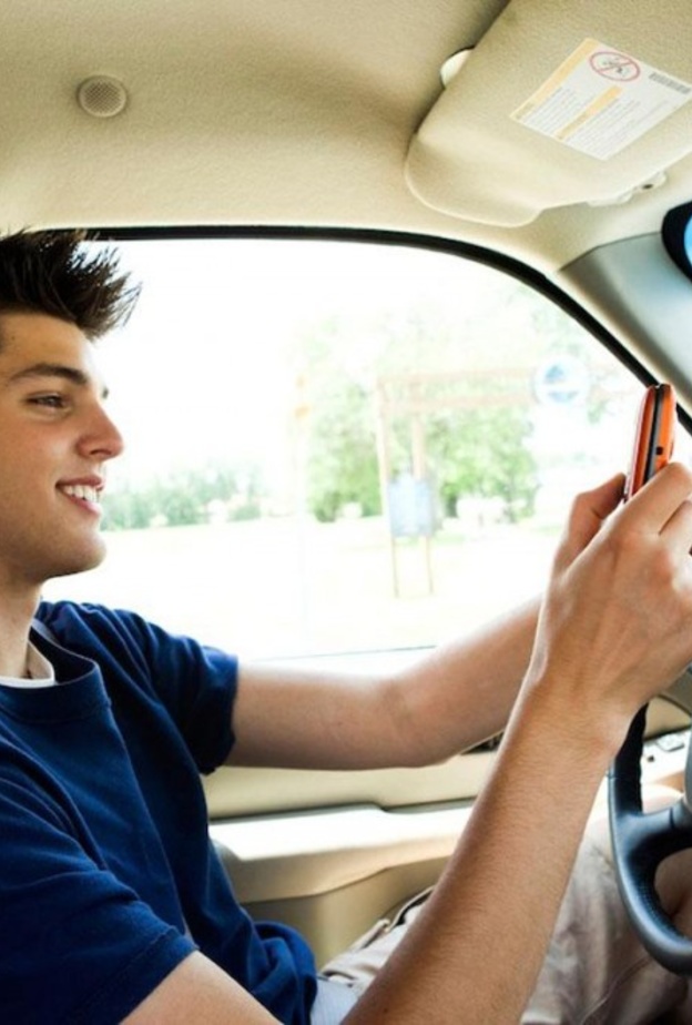 خطر قيادة المراهقين للسيارات