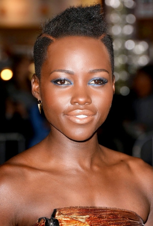 لوبيتا نيونجو تتحدث عن تجاهل رالف فاينس لها