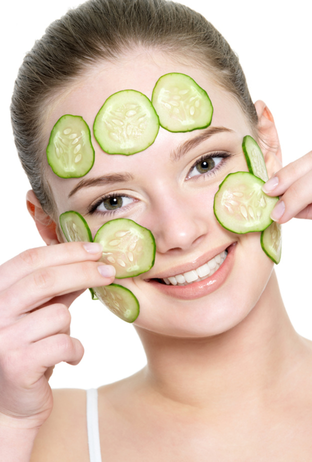 الخيار يعمل على ترطيب بشرتك