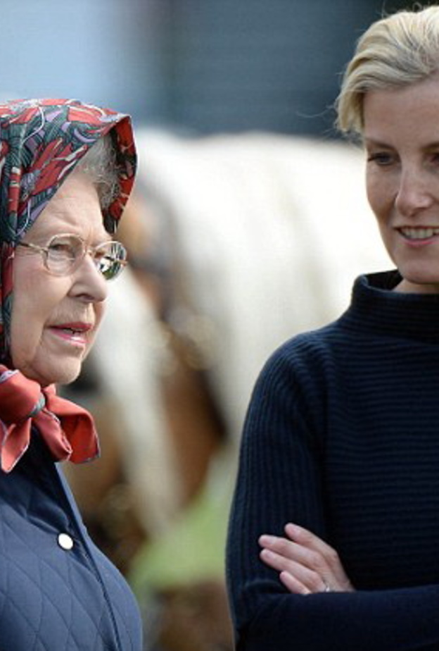 لماذا تفضل الملكة إليزابيث الغامضة صوفى ؟