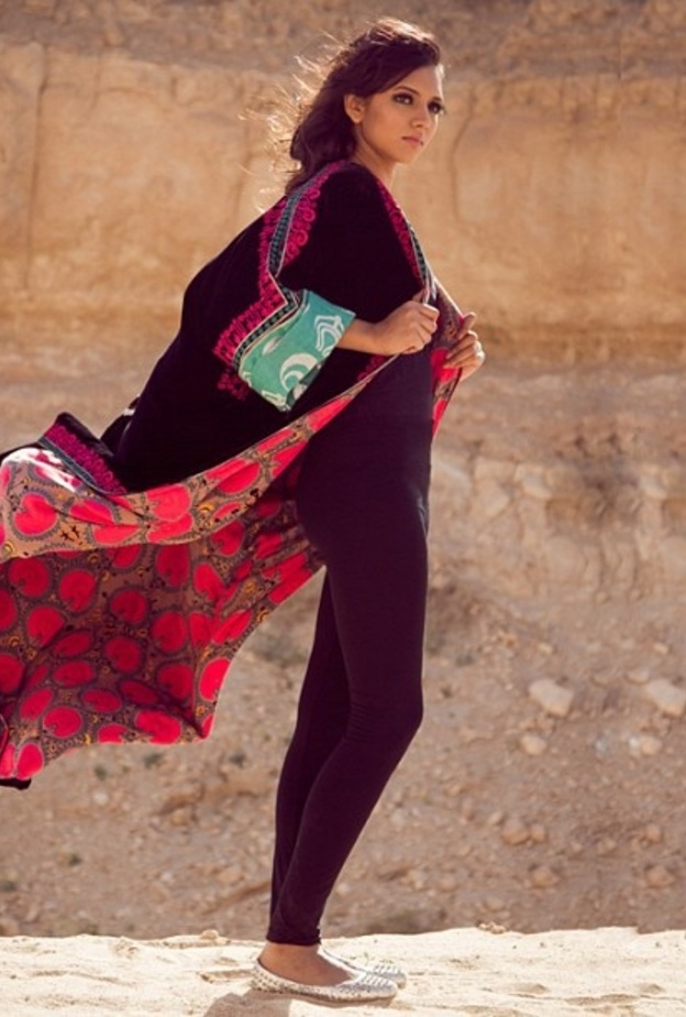 دخول الألوان على العباية 