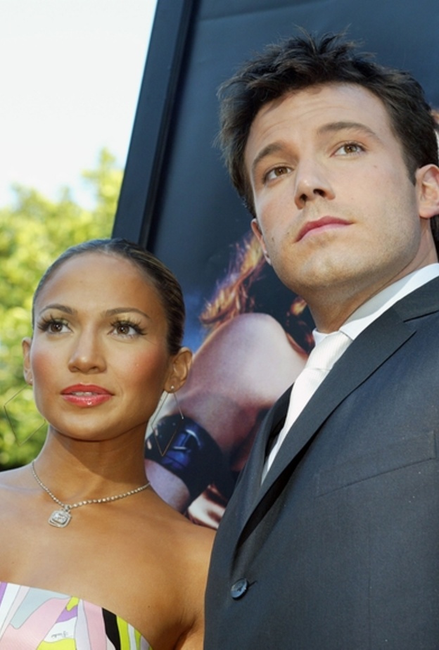 جينيفر لوبيز تسخر من وشم بن افليك