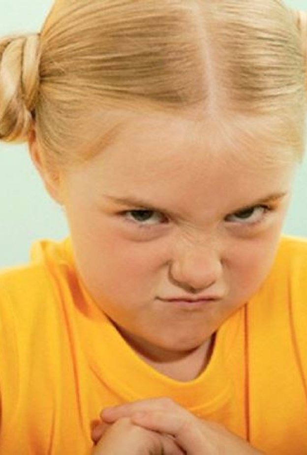 للأم .. هذا التصرف يصيب طفلك بالعدوانية  فاحذريه