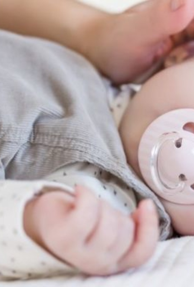 خبراء .. مصاصات الأطفال ترفع إحتمالات إصابتهم بالسرطان