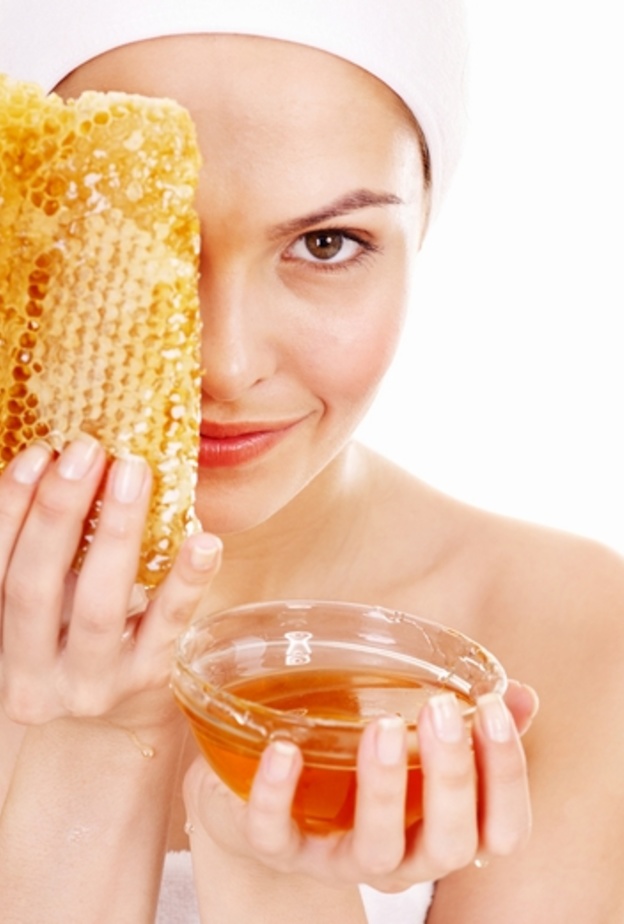 هل ماسكات العسل تضفي نضارة على البشرة؟