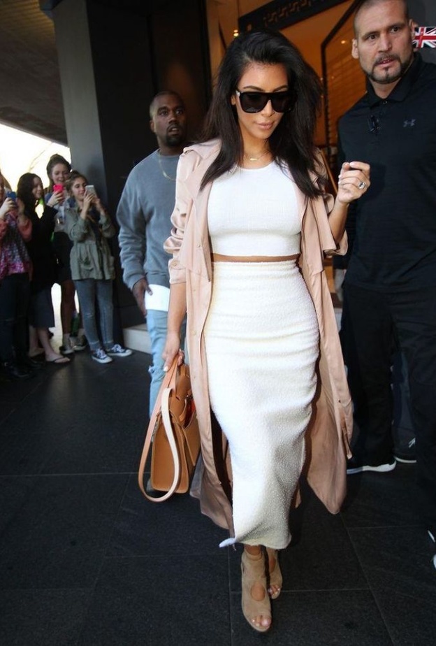 التنورة الطويلة مع القميص القصير