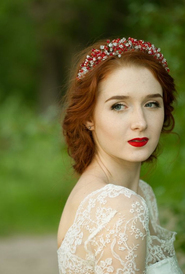 أجمل أكسسوارات الشعر الرومنسية لزفاف يوم الحب