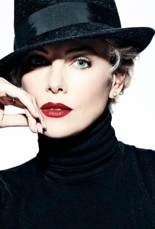 هل تصدق ان تشارليز ثيرون متعجرفه للغاية؟!