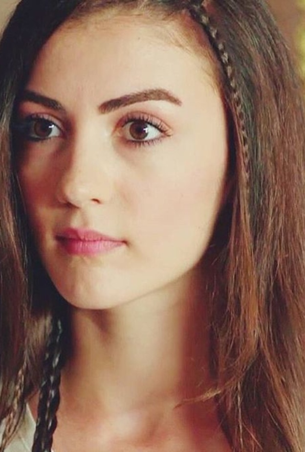 بيرجو اوزبرك تتقاضى 300 ألف ليرة في 30 ثانية