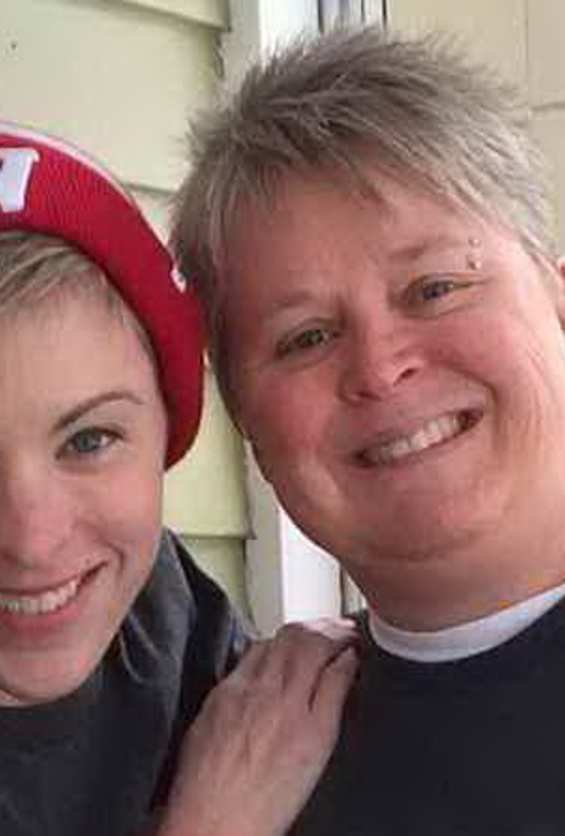 نمر يفاجئ امريكية في منتجع طبيعي