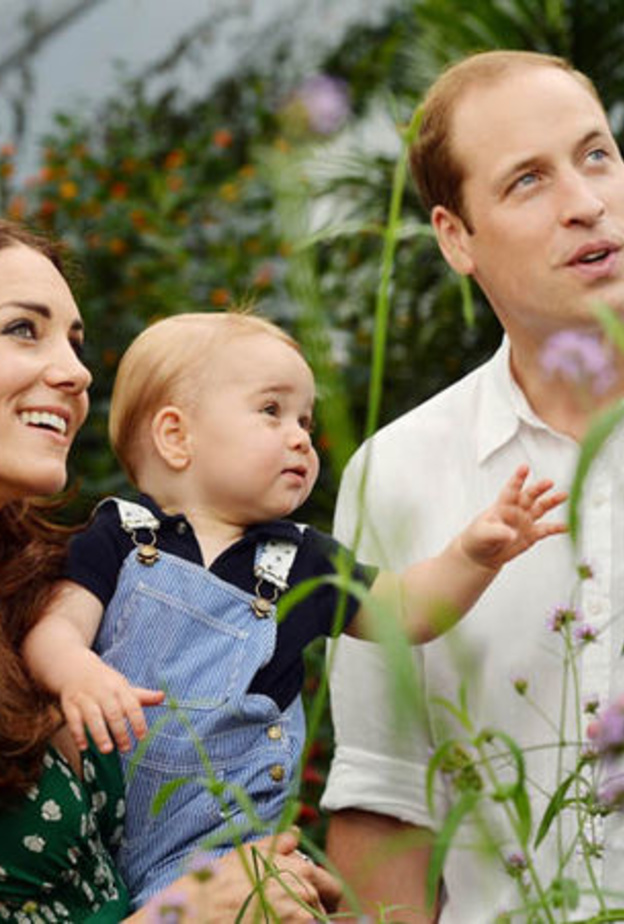 جورج يتوسط كيت وويليام