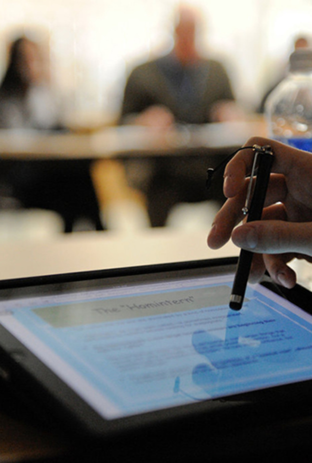 الأجهزة اللوحية بدل الكتب في مدارس السعودية