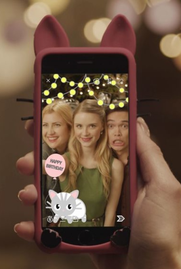 السعادة التي يظهرها الاخرون في المواقع الاجتماعيه قد لاتكون حقيقه 