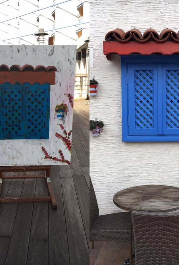 من اللوحات التشكيلية في المعرض