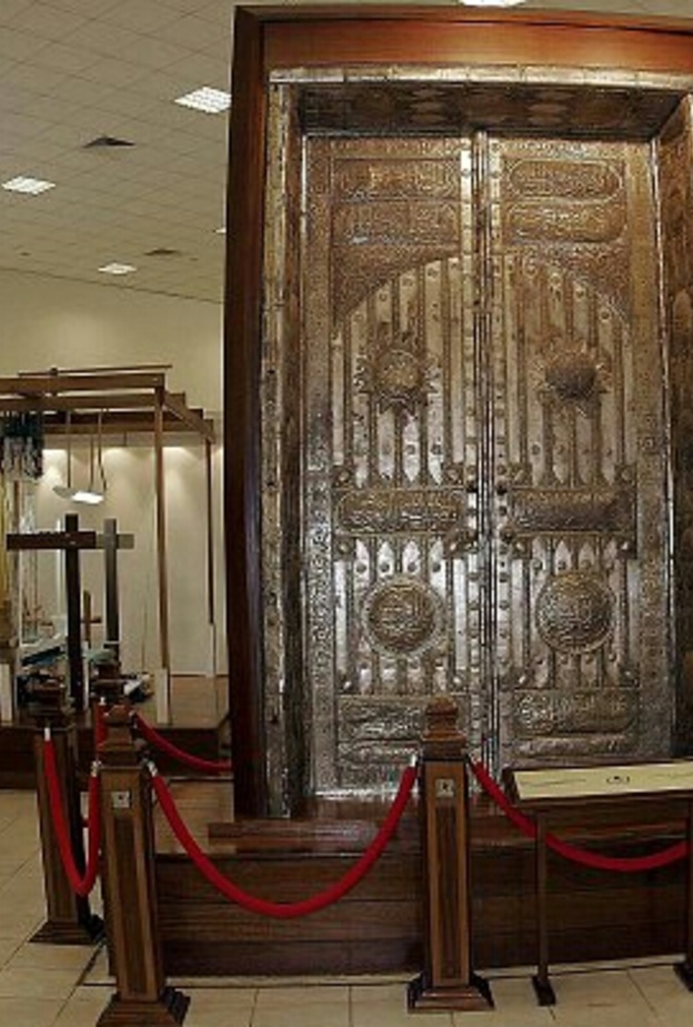 نموذج لباب الكعبة في متحف اعمار الحرمين