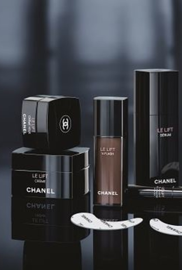 مجموعة من كريمات العناية بالبشرة من LE Lift