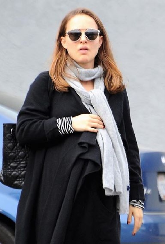 يبدو أن ناتالي بورتمان باتت تعد الأيام في انتظار مولودها حيث شوهدت في لوس أنجلوس بالأمس في طريقها لتناول الغداء