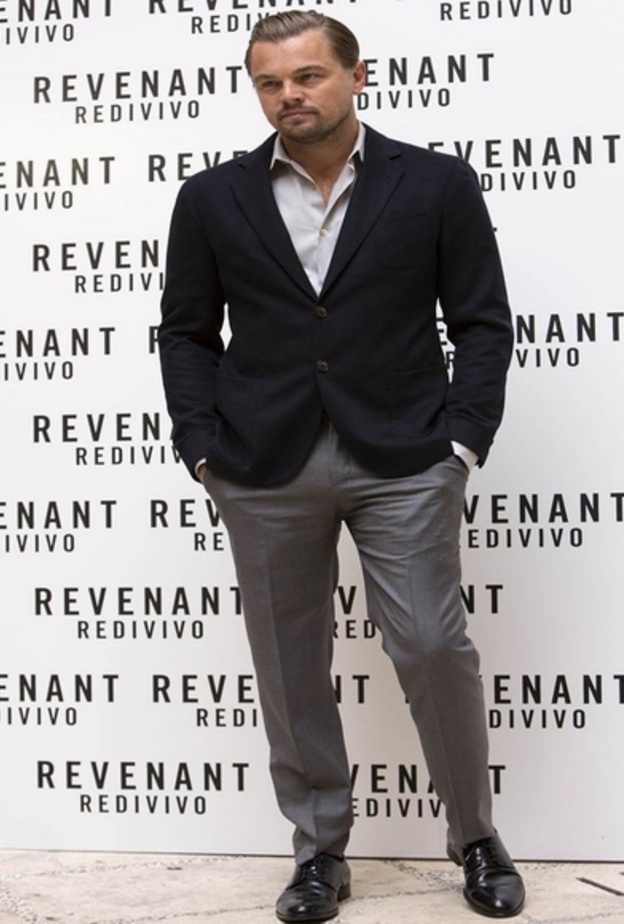 لوك شبابي غاية في الأناقة اعتمده ليوناردو ديكابريو