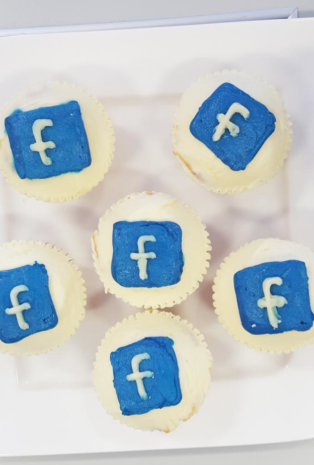 كب كيك "فيسبوك"