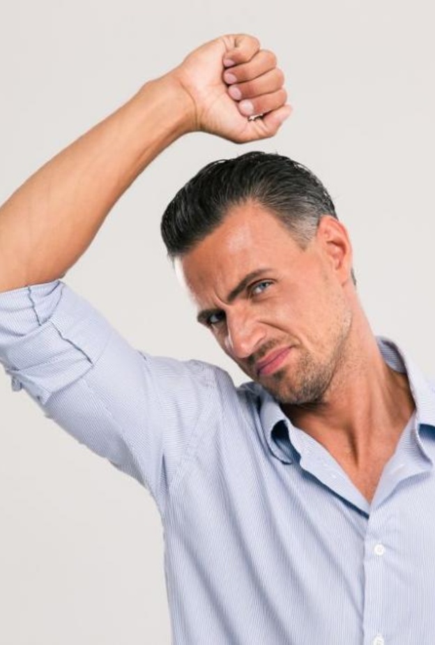 5 ارشادات تخلّصك من رائحة العرق أيها الرجل