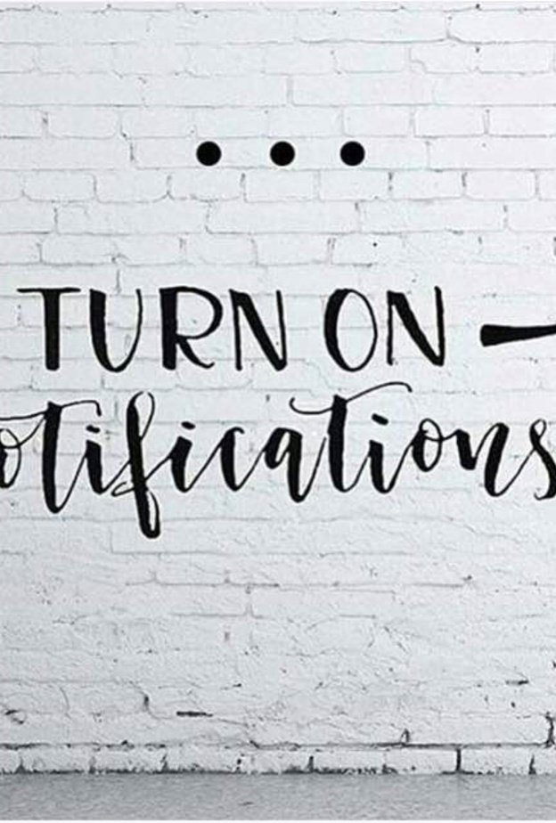 صورة مع سهم لتنبيه المتابعين عن الميزة الجديدة