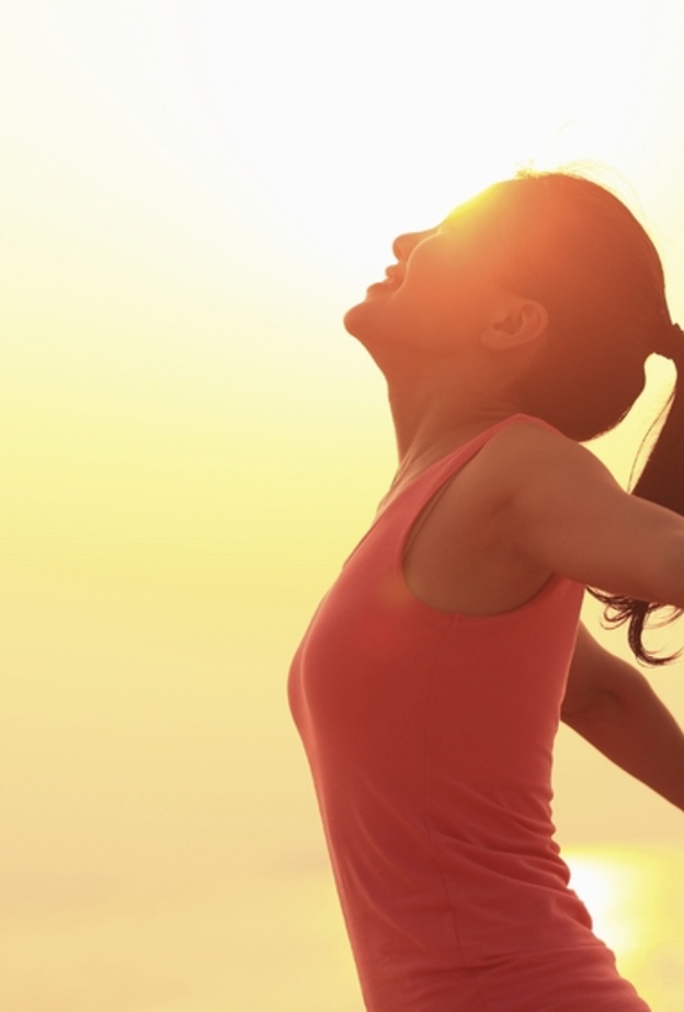 احذري اشعة الشمس في الصيف حتى لا تؤثر على جمالك