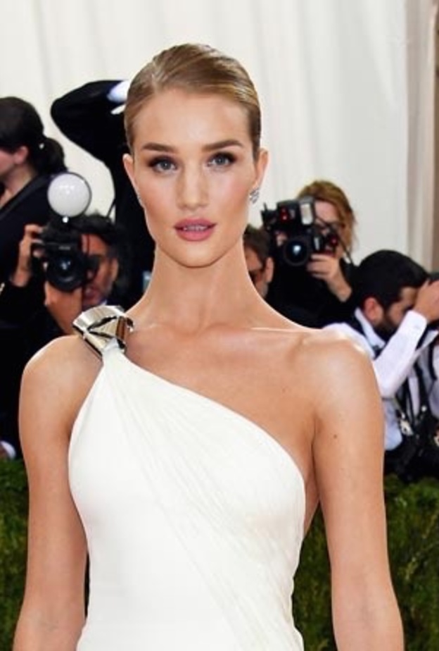 روزي هنتنغتون وايتلي - Rosie Huntington-Whiteley