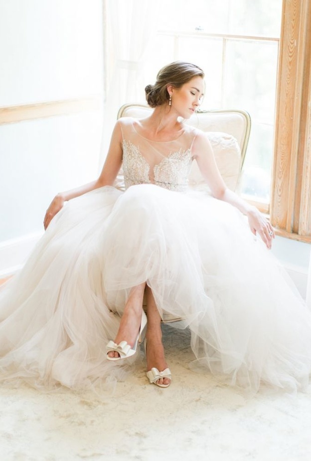 بالصور: صنادل مريحة وأنيقة لعروس عام 2016