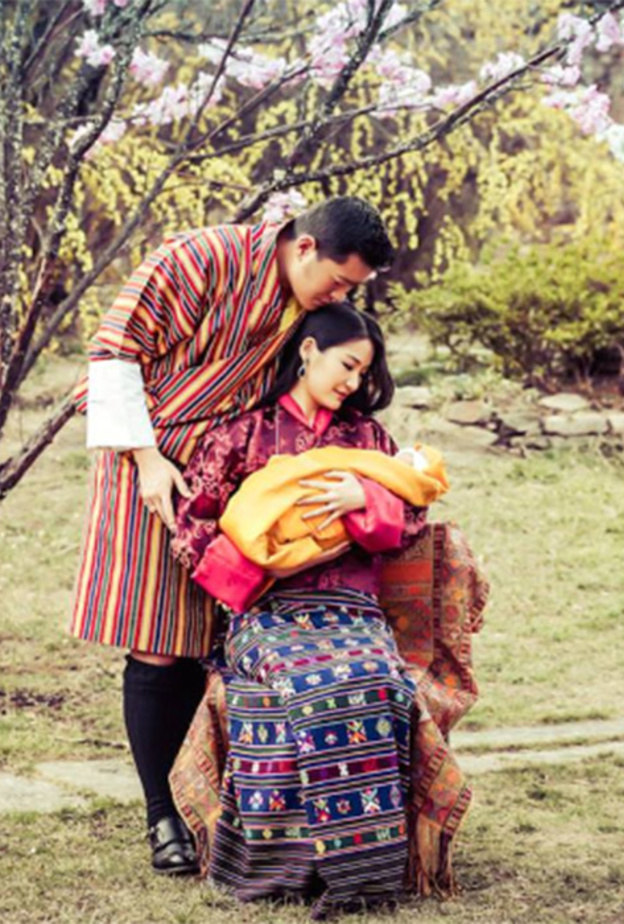 شاهد: صورة جديدة لطفل ملكا بوتان