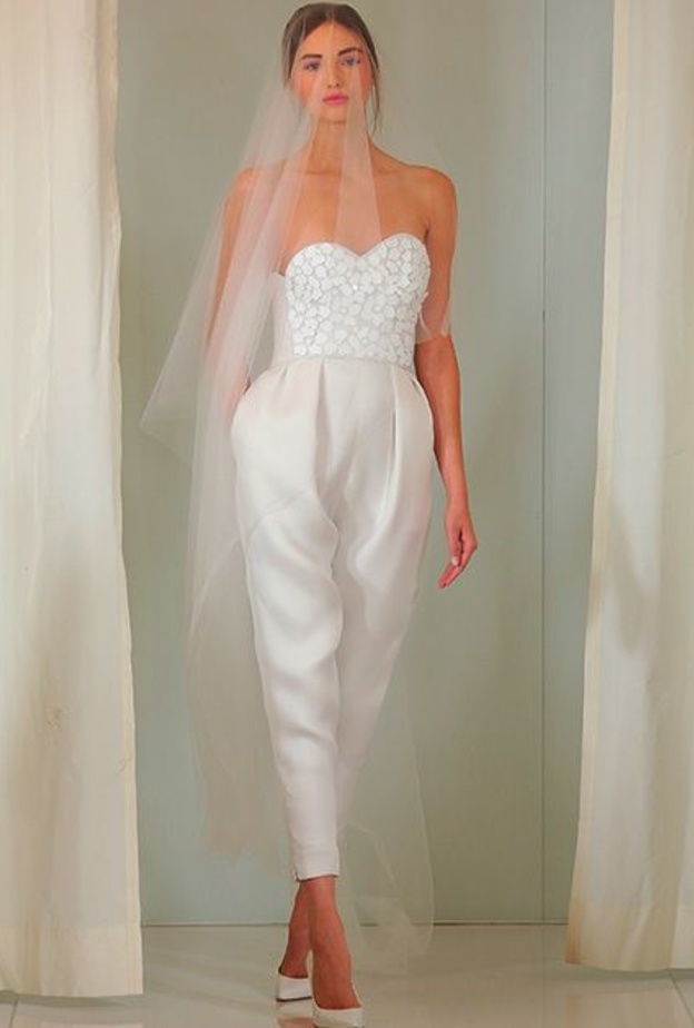 جمبسوت للزفاف من مجموعة انجيل سانشيز لموسم خريف وشتاء ٢٠١٦