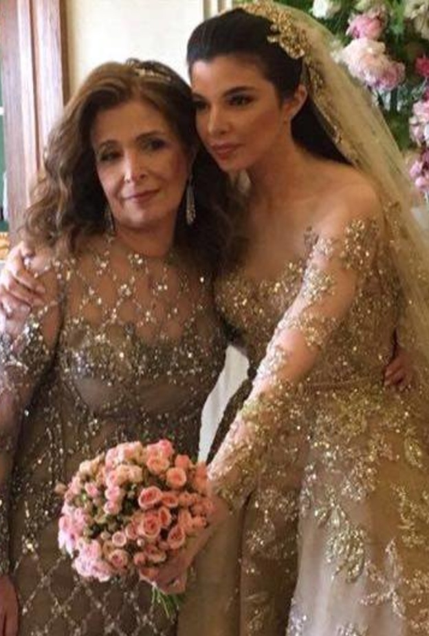 العروس ميشيل تويني ووالدتها السيدة ميرنا المر